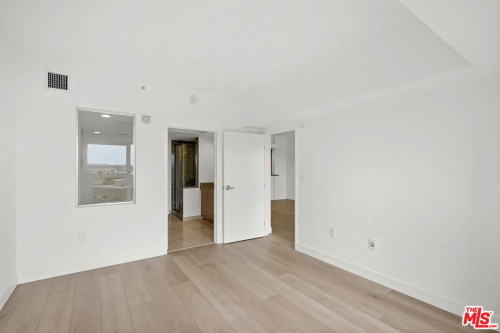 13700 Marina Pointe Drive Marina del Rey, CA 90292