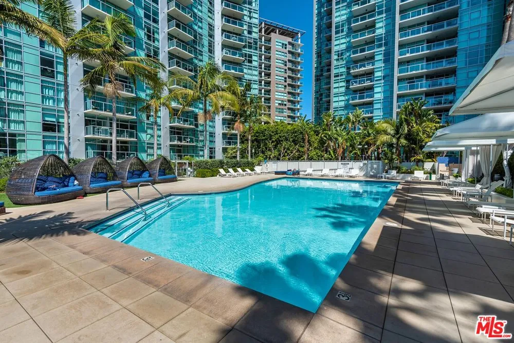 13700 Marina Pointe Drive Marina del Rey, CA 90292