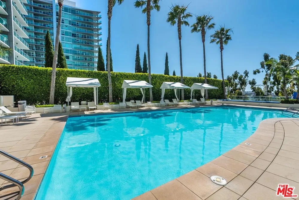 13700 Marina Pointe Drive Marina del Rey, CA 90292