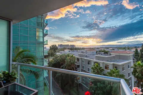 13700 Marina Pointe Drive