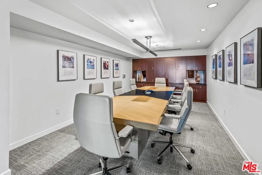 13700 Marina Pointe Drive Marina del Rey, CA 90292