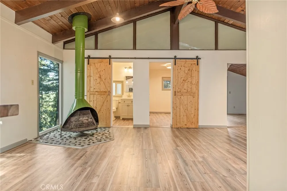 1048 Mercury Crestline, CA 92325