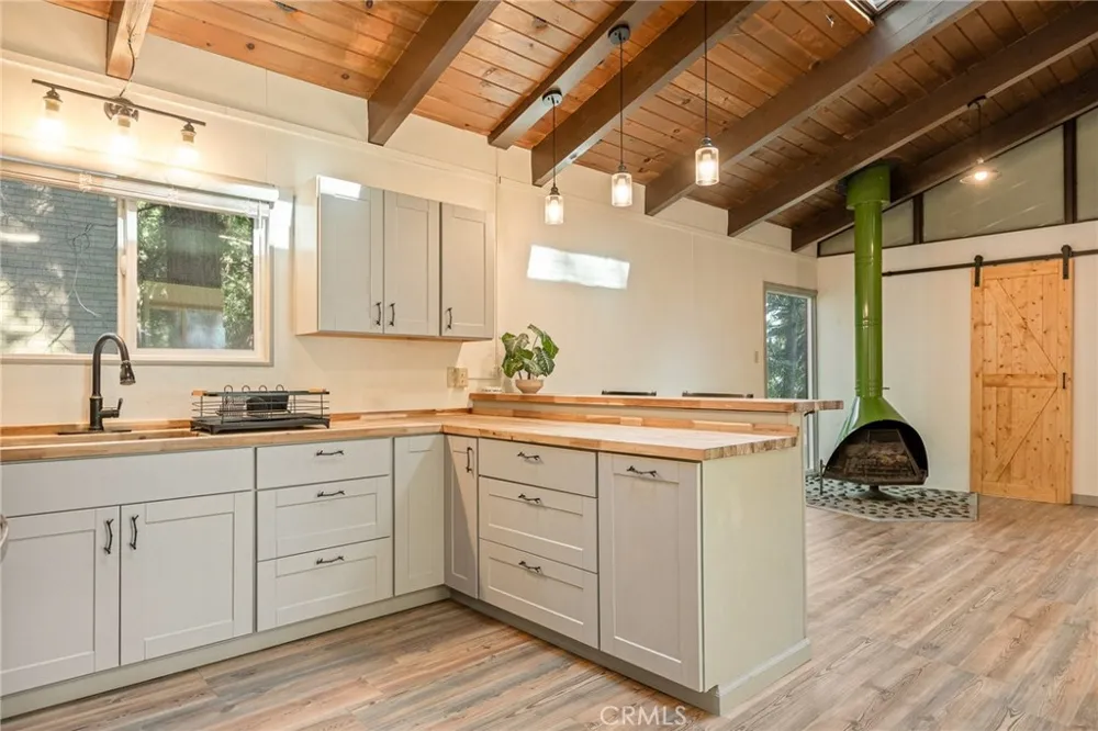 1048 Mercury Crestline, CA 92325