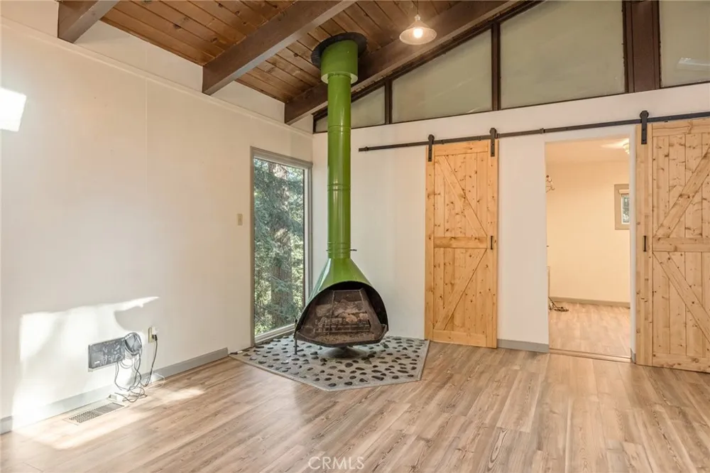 1048 Mercury Crestline, CA 92325