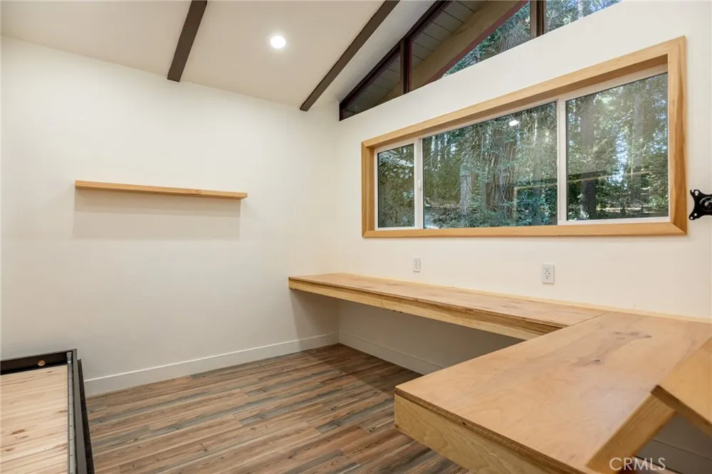 1048 Mercury Crestline, CA 92325