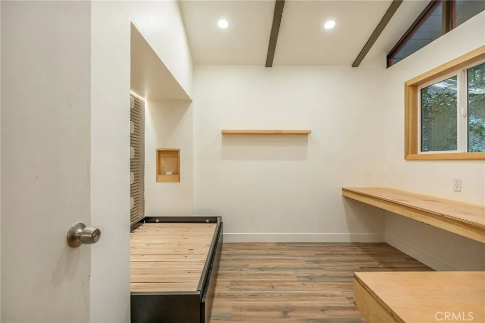 1048 Mercury Crestline, CA 92325