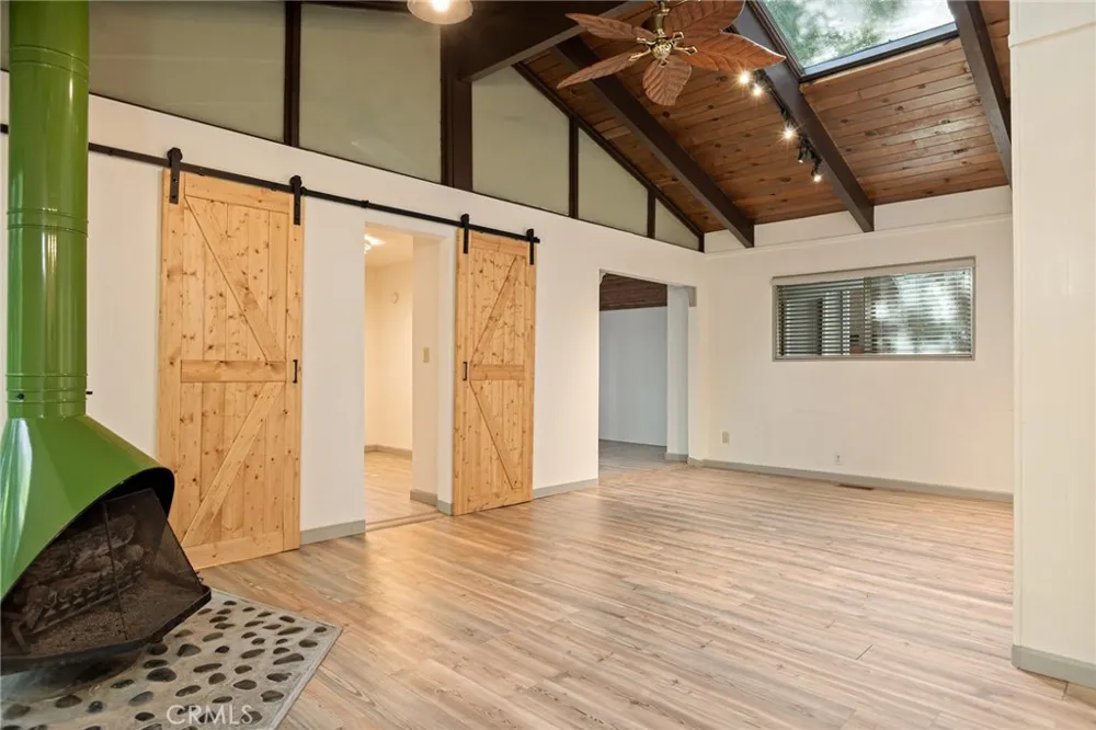 1048 Mercury Crestline, CA 92325