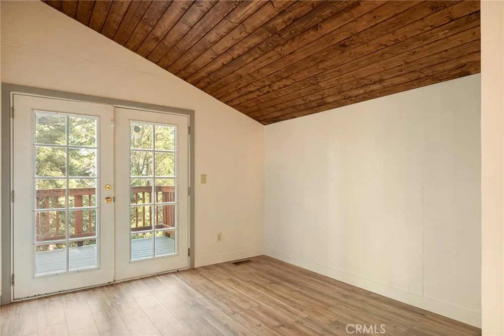 1048 Mercury Crestline, CA 92325