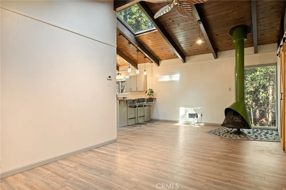 1048 Mercury Crestline, CA 92325