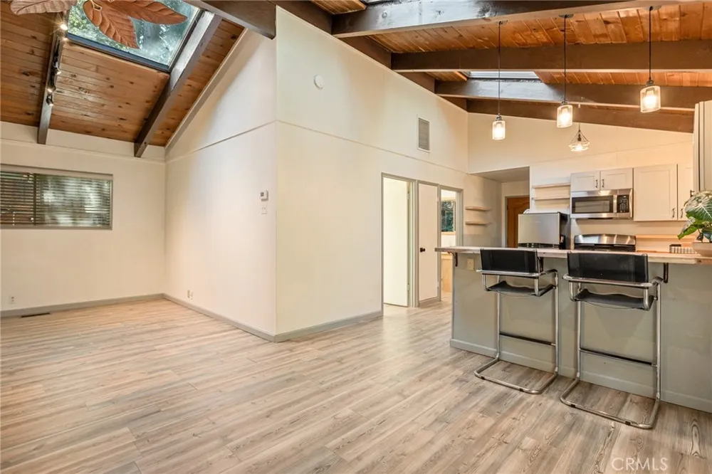 1048 Mercury Crestline, CA 92325