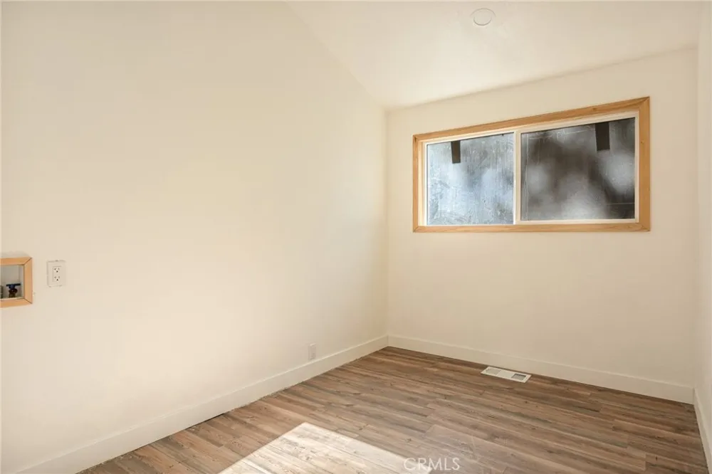 1048 Mercury Crestline, CA 92325