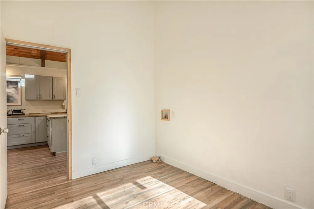 1048 Mercury Crestline, CA 92325