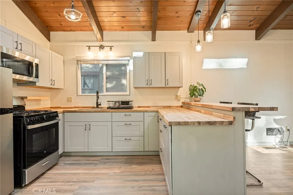 1048 Mercury Crestline, CA 92325