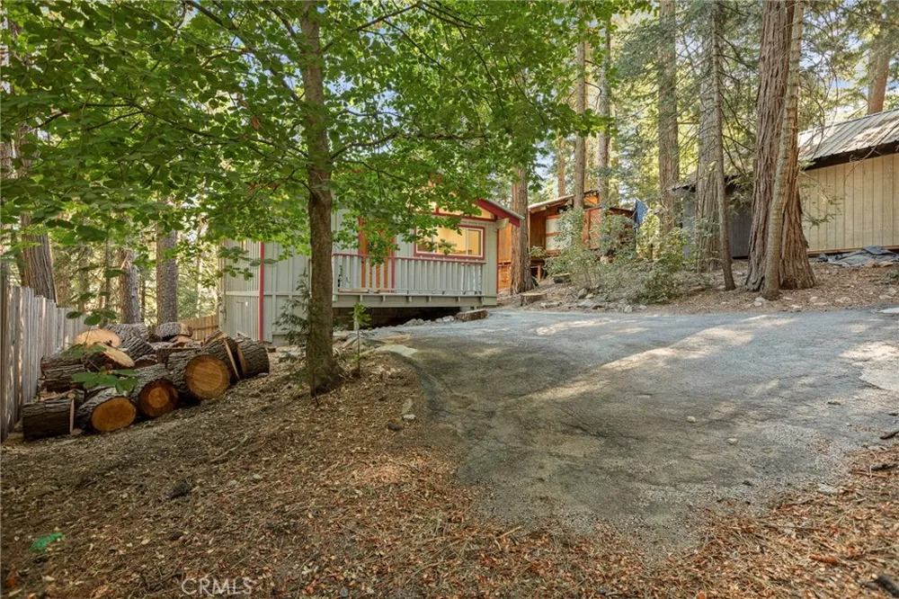 1048 Mercury Crestline, CA 92325