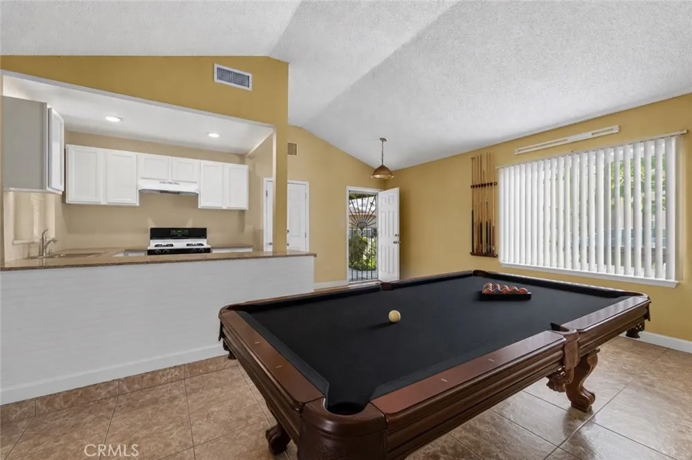 11019 Bluejay Santa Fe Springs, CA 90670