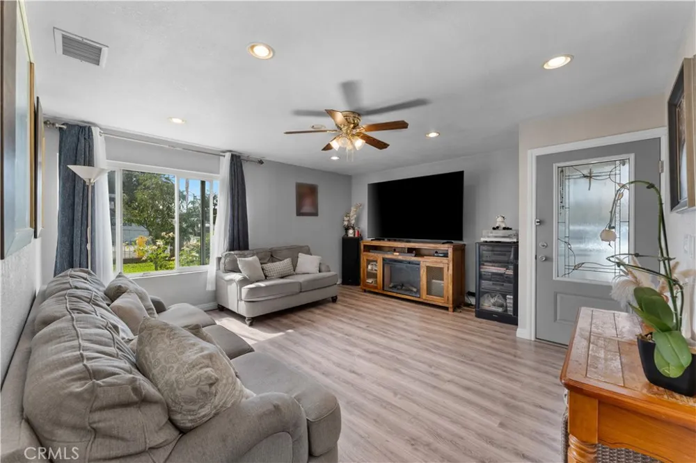 11019 Bluejay Santa Fe Springs, CA 90670
