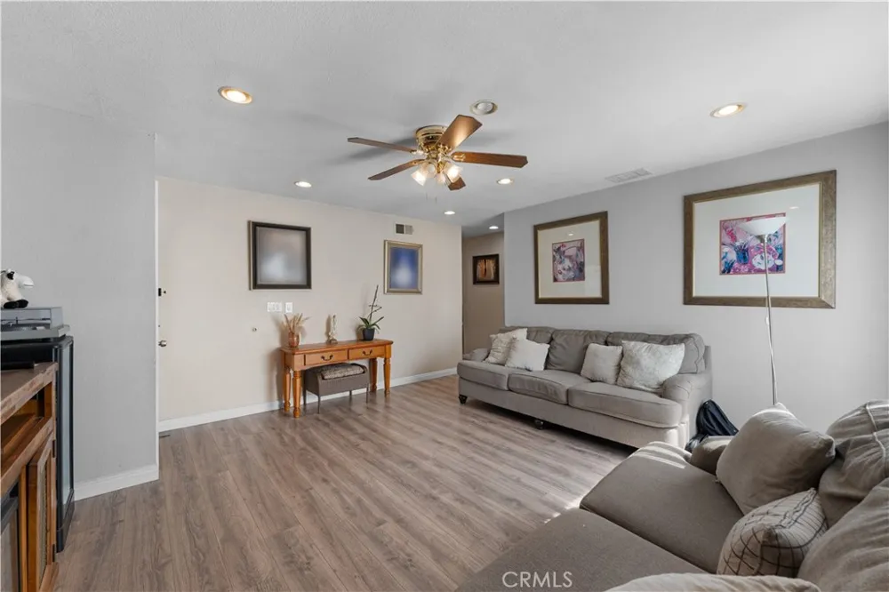 11019 Bluejay Santa Fe Springs, CA 90670