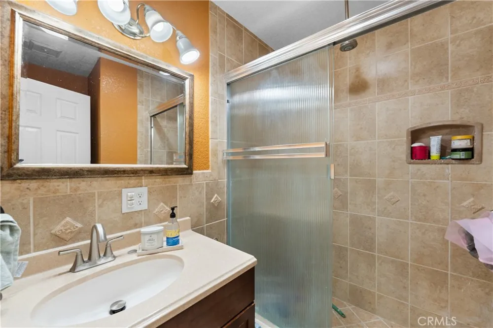 11019 Bluejay Santa Fe Springs, CA 90670