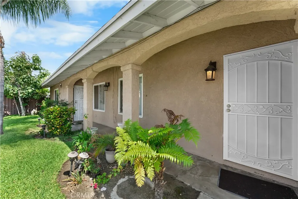 11019 Bluejay Santa Fe Springs, CA 90670
