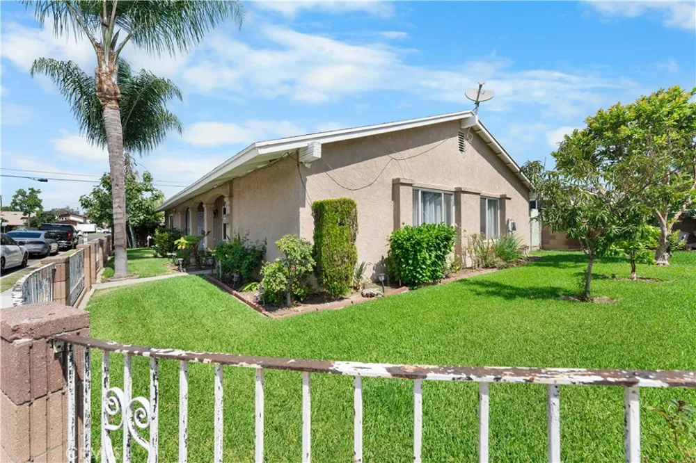 11019 Bluejay Santa Fe Springs, CA 90670