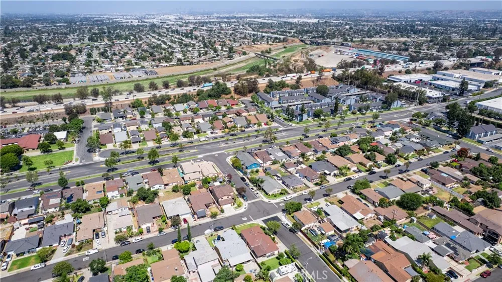 11019 Bluejay Santa Fe Springs, CA 90670