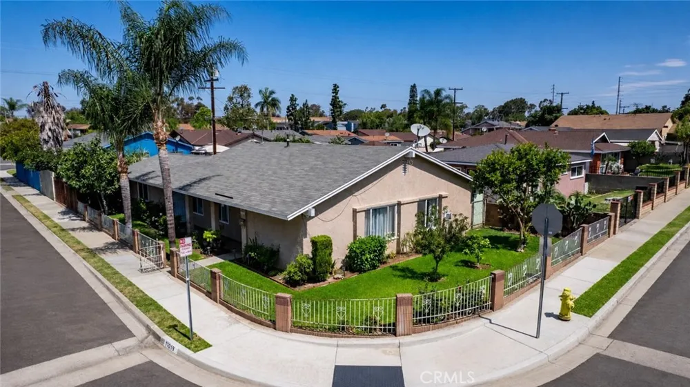 11019 Bluejay Santa Fe Springs, CA 90670