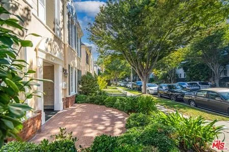 212 S Reeves #4 Beverly Hills, CA 90212