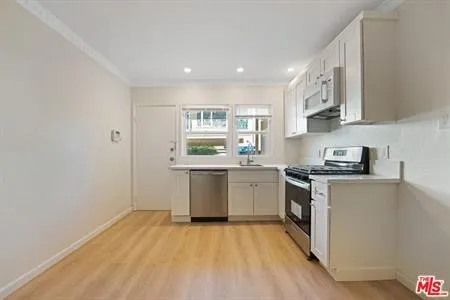 212 S Reeves #4 Beverly Hills, CA 90212
