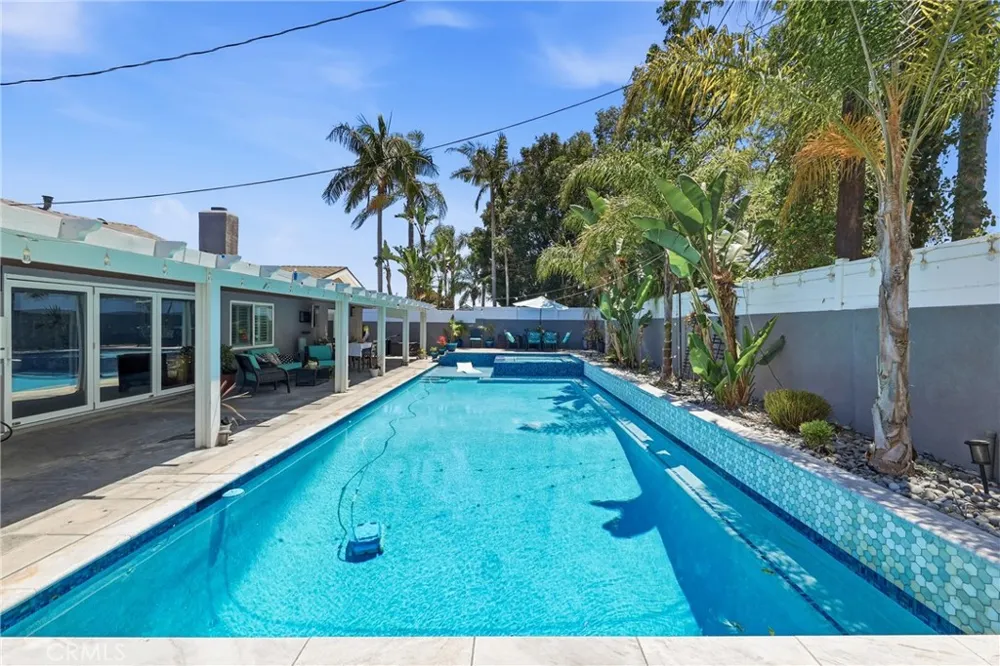 5011 Santa Fe Yorba Linda, CA 92886