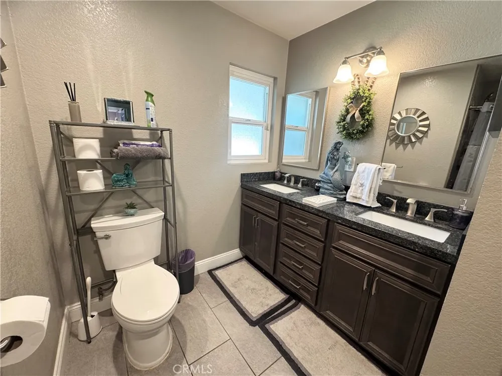 5011 Santa Fe Yorba Linda, CA 92886
