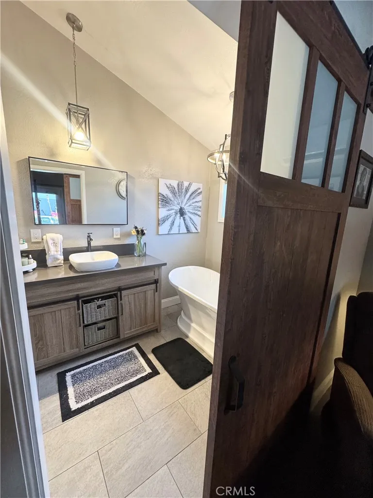 5011 Santa Fe Yorba Linda, CA 92886