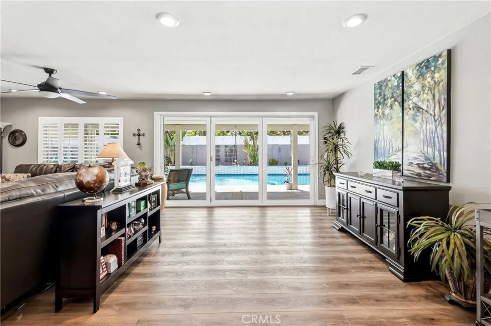 5011 Santa Fe Yorba Linda, CA 92886