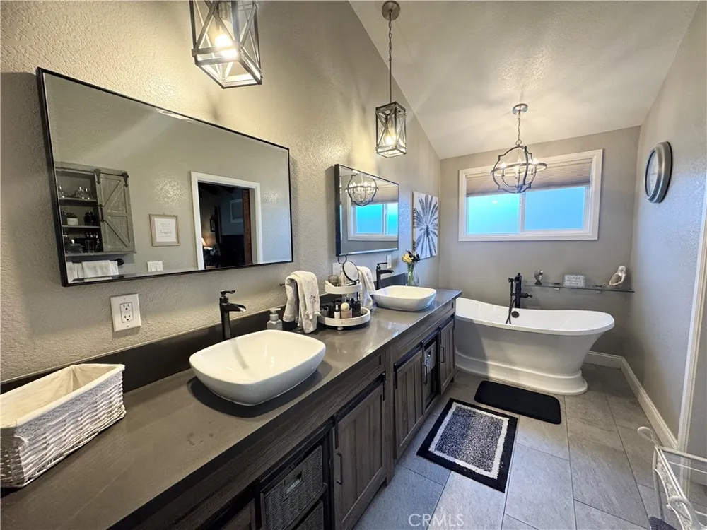 5011 Santa Fe Yorba Linda, CA 92886