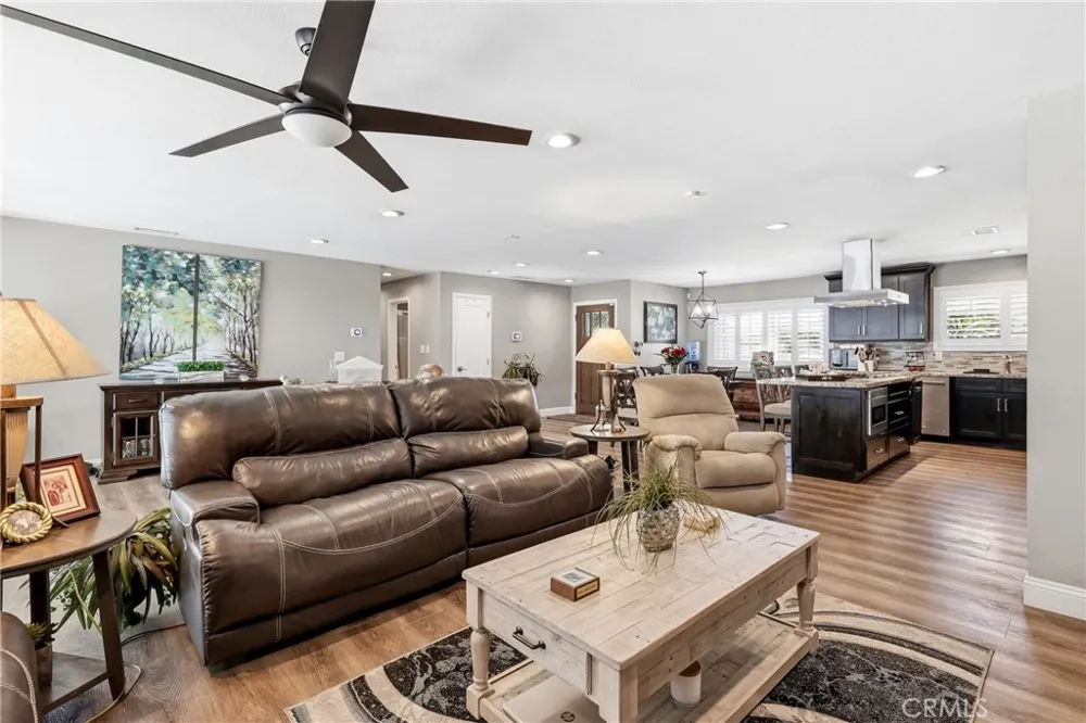 5011 Santa Fe Yorba Linda, CA 92886
