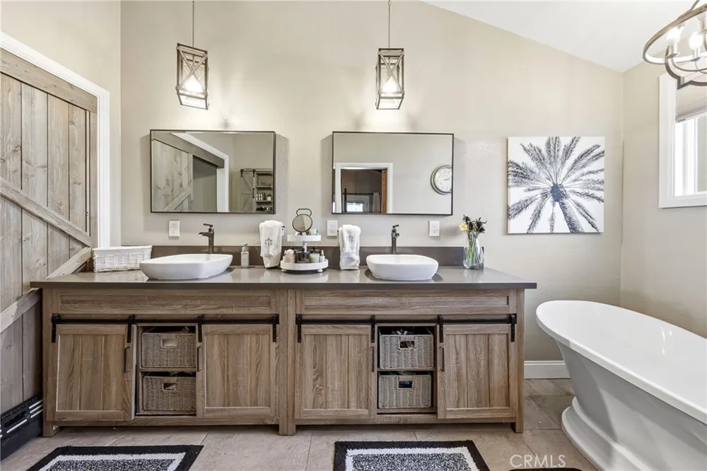 5011 Santa Fe Yorba Linda, CA 92886