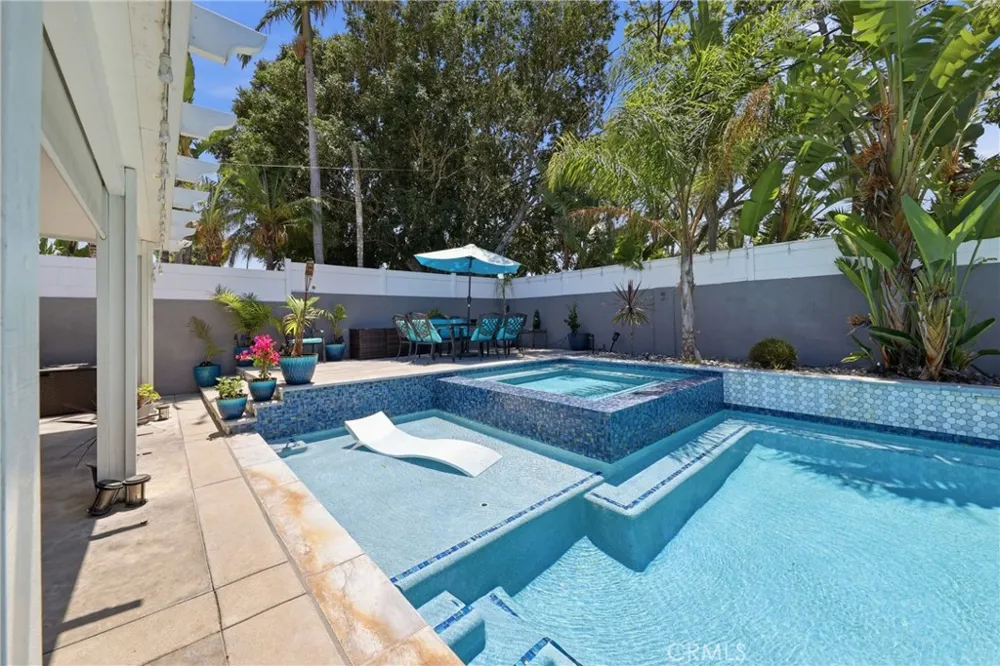 5011 Santa Fe Yorba Linda, CA 92886
