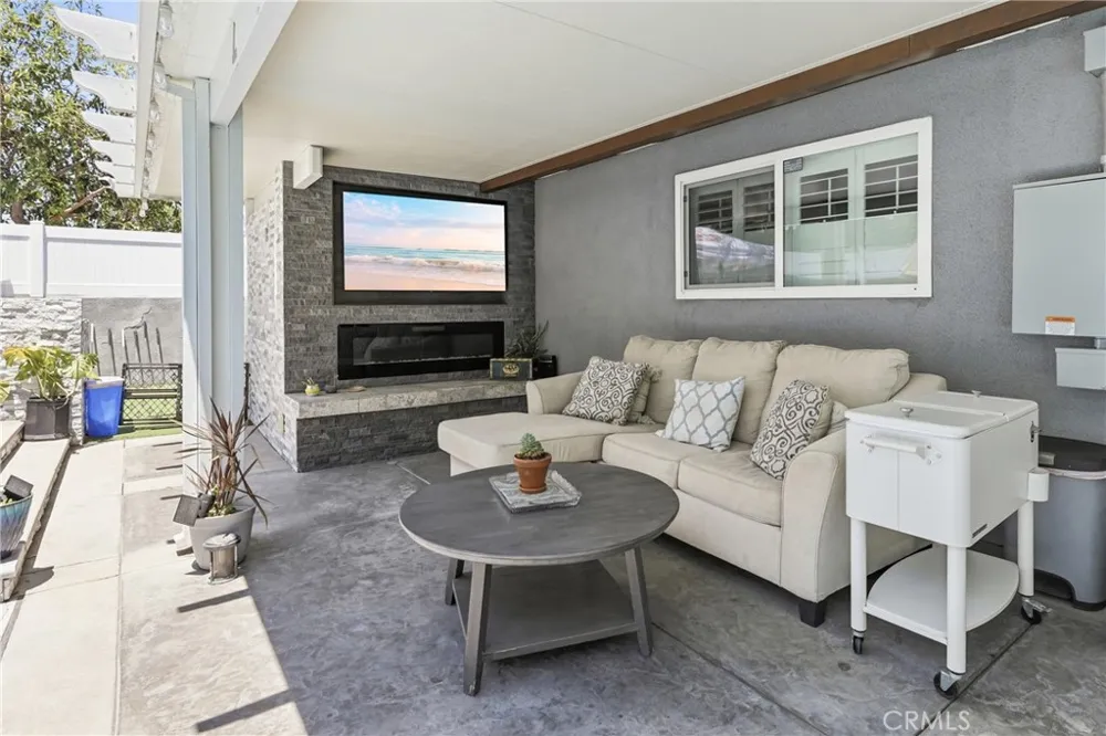 5011 Santa Fe Yorba Linda, CA 92886