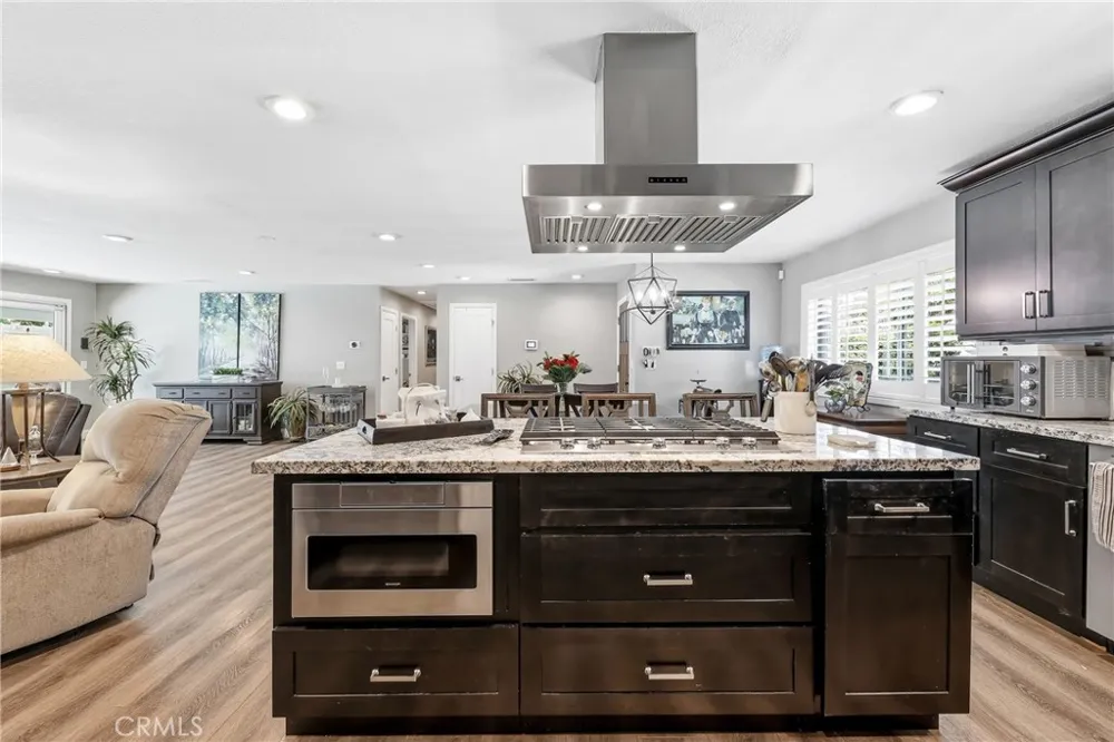 5011 Santa Fe Yorba Linda, CA 92886