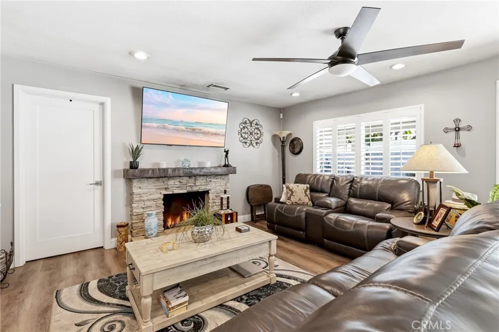 5011 Santa Fe Yorba Linda, CA 92886
