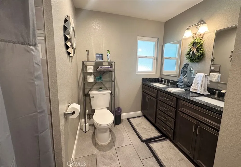 5011 Santa Fe Yorba Linda, CA 92886