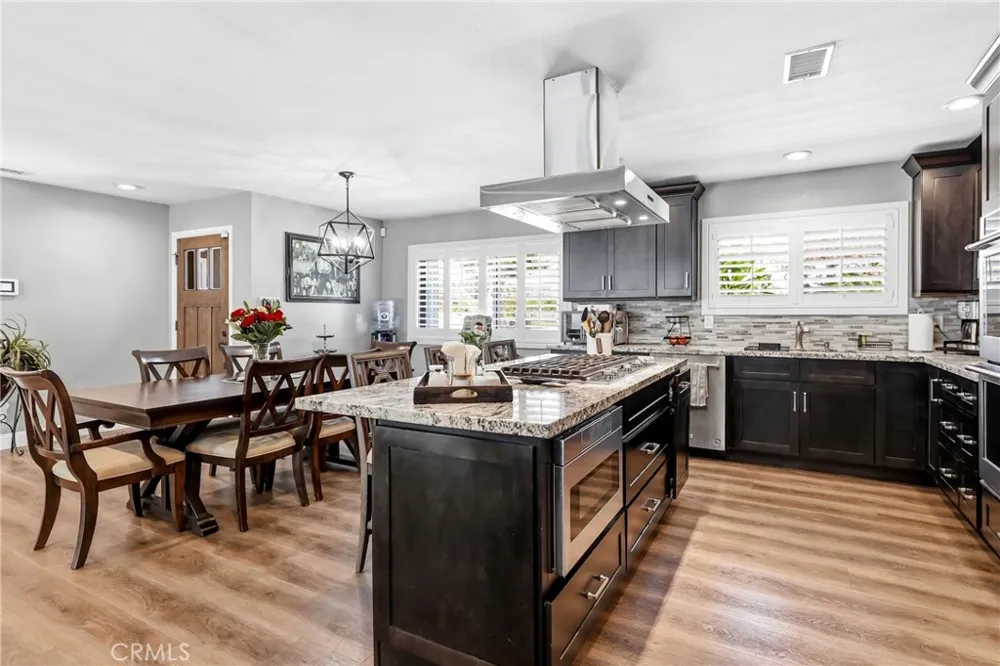 5011 Santa Fe Yorba Linda, CA 92886