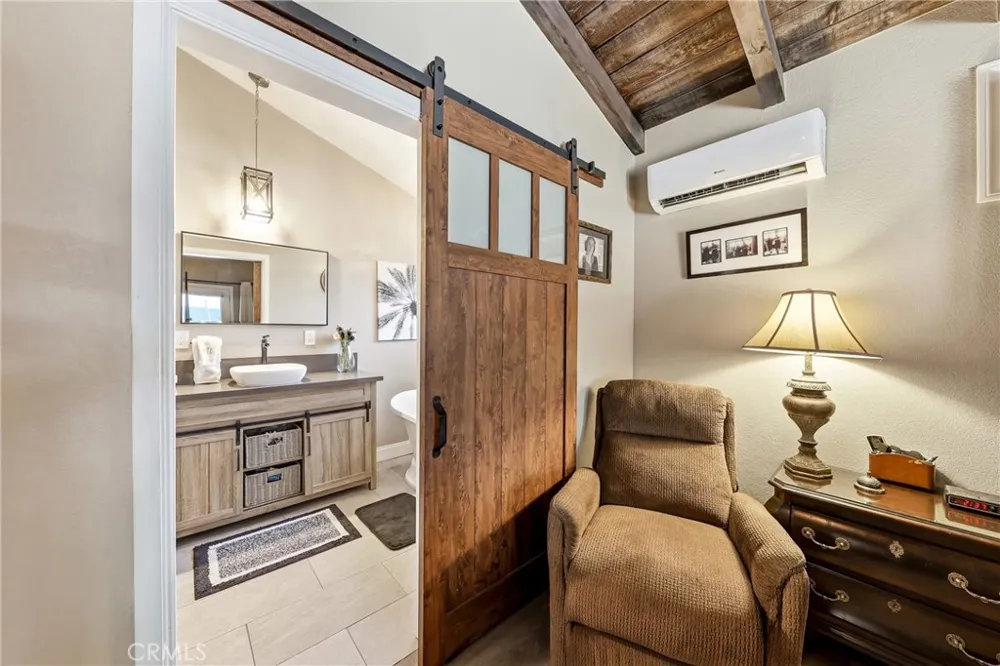 5011 Santa Fe Yorba Linda, CA 92886
