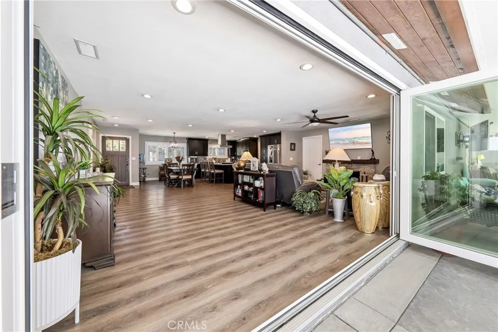 5011 Santa Fe Yorba Linda, CA 92886