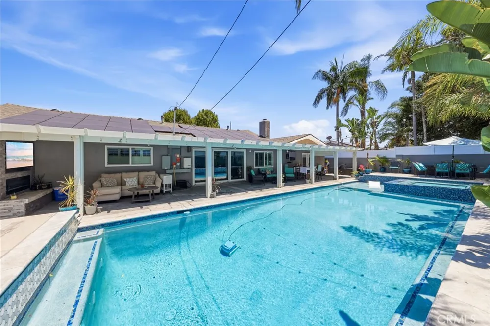 5011 Santa Fe Yorba Linda, CA 92886