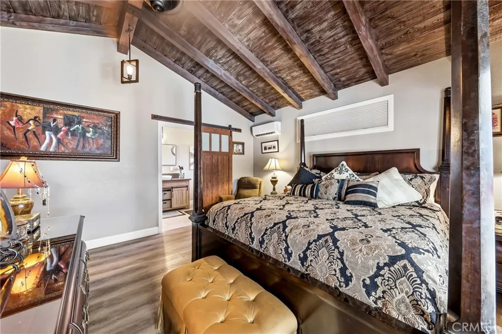 5011 Santa Fe Yorba Linda, CA 92886