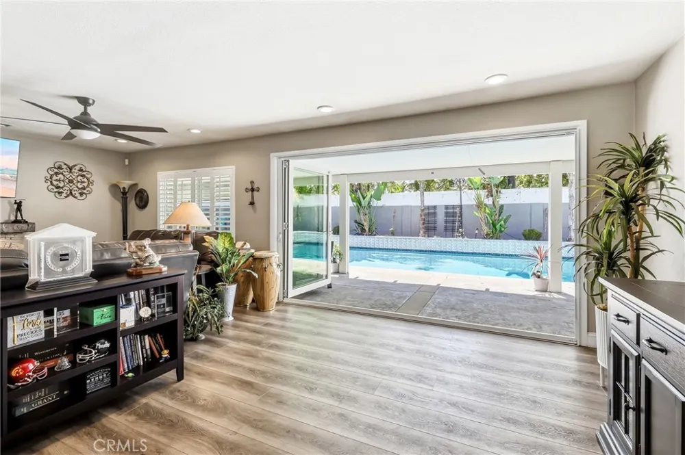 5011 Santa Fe Yorba Linda, CA 92886