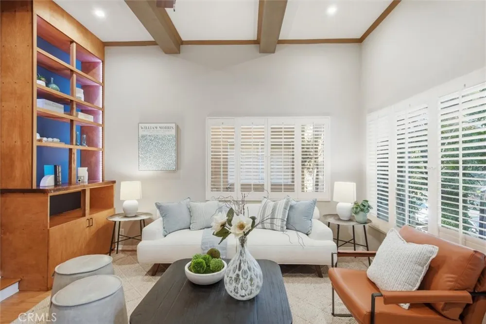 18730 Hatteras #47 Tarzana, CA 91356