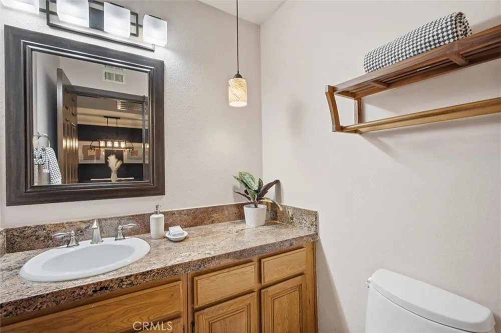 18730 Hatteras #47 Tarzana, CA 91356