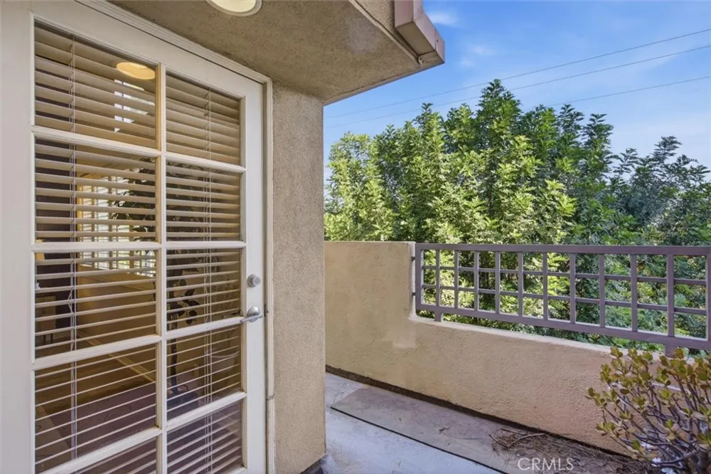 18730 Hatteras #47 Tarzana, CA 91356