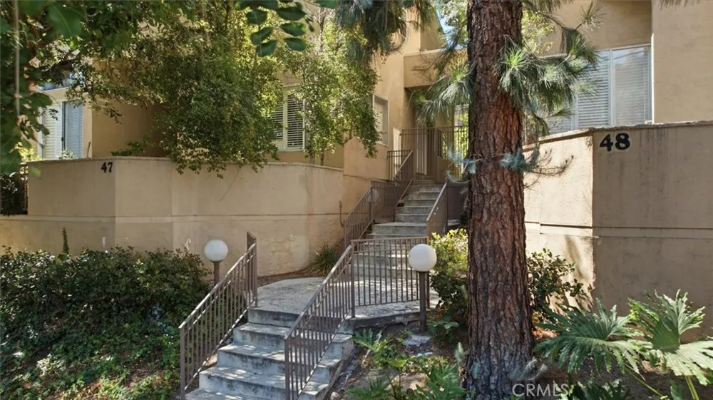 18730 Hatteras #47 Tarzana, CA 91356